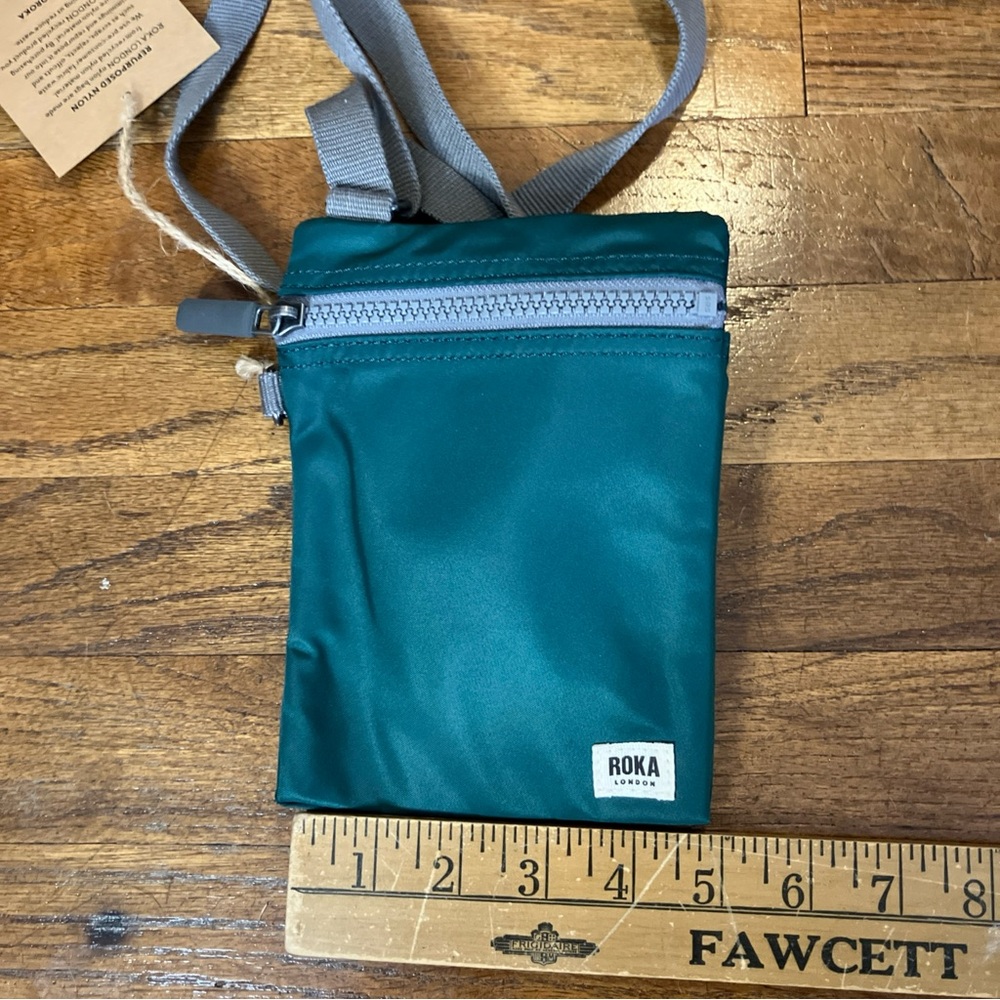 ROKA LONDON Chelsea Recycled Nylon Small Crossbody Bag Green - Picture 6 of 7